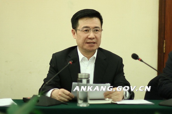 郭青在参加汉滨代表团分组讨论时强调：主动适应新常态 当好发展排头兵